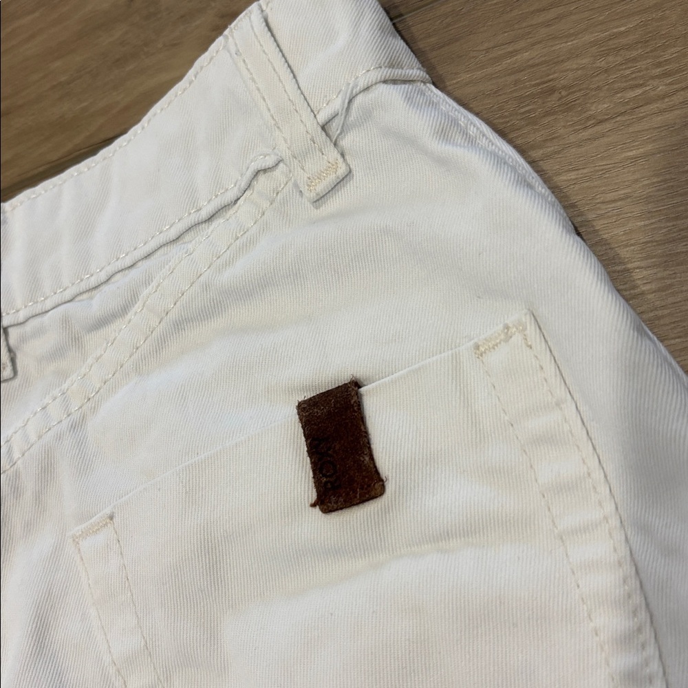 Roxy White Jean Shorts with Button Detail size 26” - Picture 6 of 6